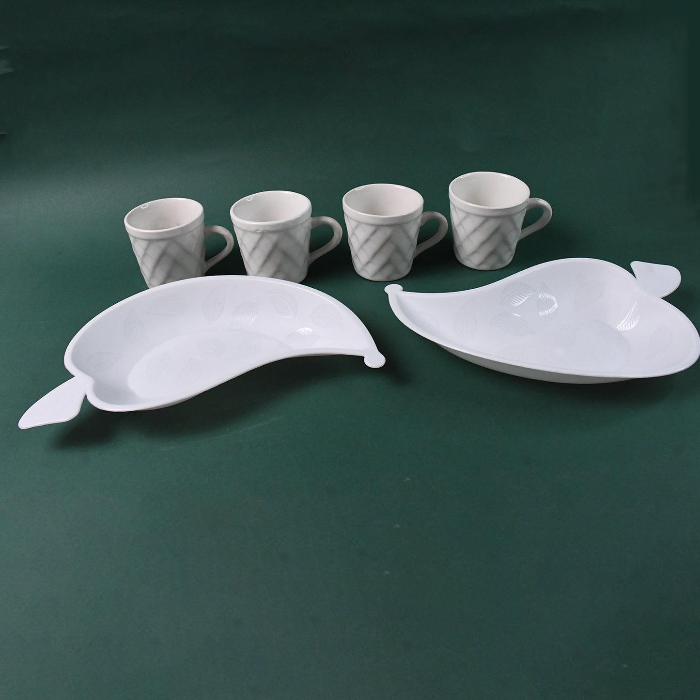 Ceramic Tea Cup and Leaf-Shaped Tray Set, 4 Cups with 2 Serving Trays, White, 42 cm x 22 cm
