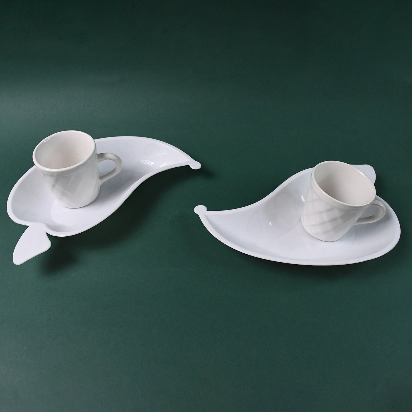 Ceramic Tea Cup and Leaf-Shaped Tray Set, 4 Cups with 2 Serving Trays, White, 42 cm x 22 cm