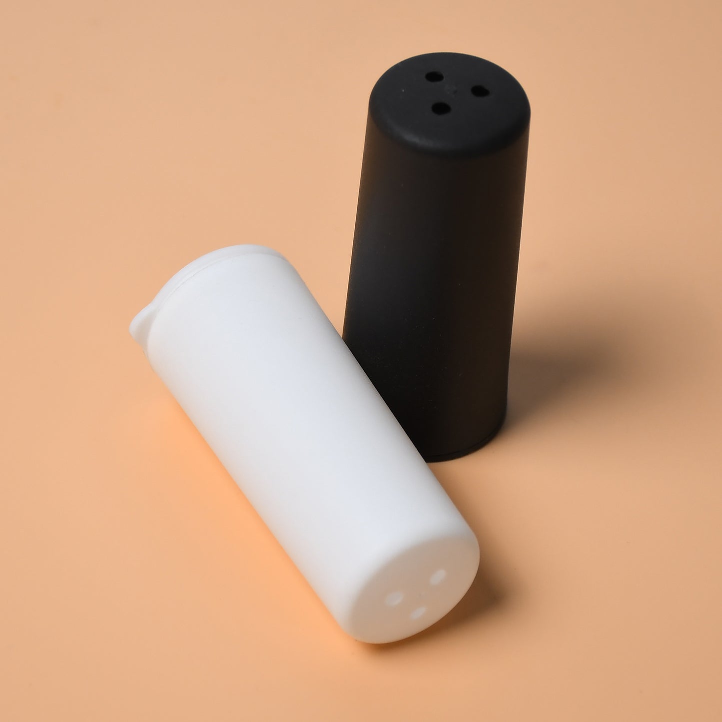 Salt and Pepper Dispenser Set, Black and White, 8 cm Height, Polycarbonate Material, Dishwasher Safe