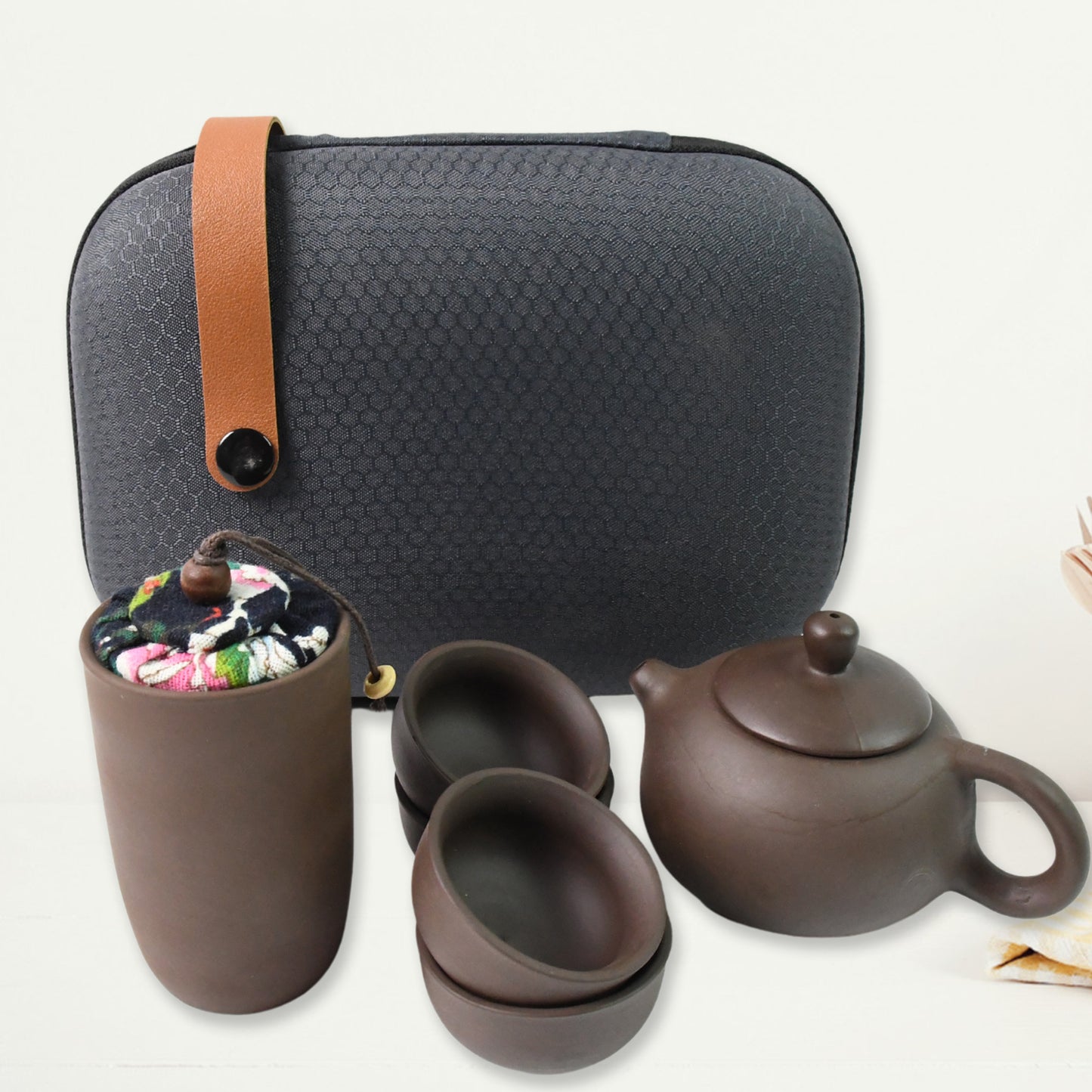 Portable Chinese Purple Clay Tea Set with 4 Cups, Teapot and Storage Case, Traditional Ceramic Travel Set, 22 x 16 x 6 cm