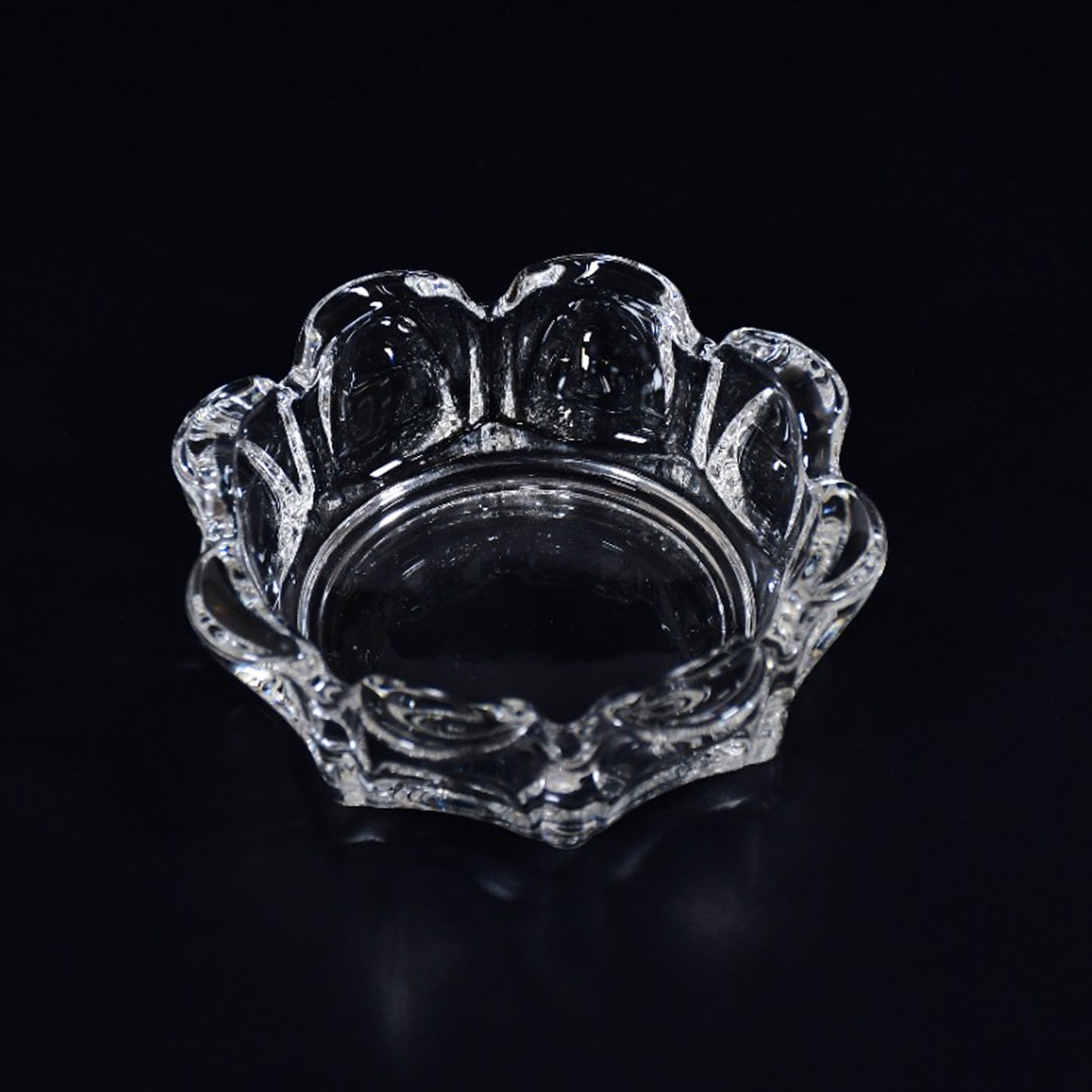 Round Glass Ashtray – Heavy-Duty Crystal Glass Ash Holder with 4 Cigarette Slots for Home, Office, Patio, Indoor & Outdoor Tabletop Décor