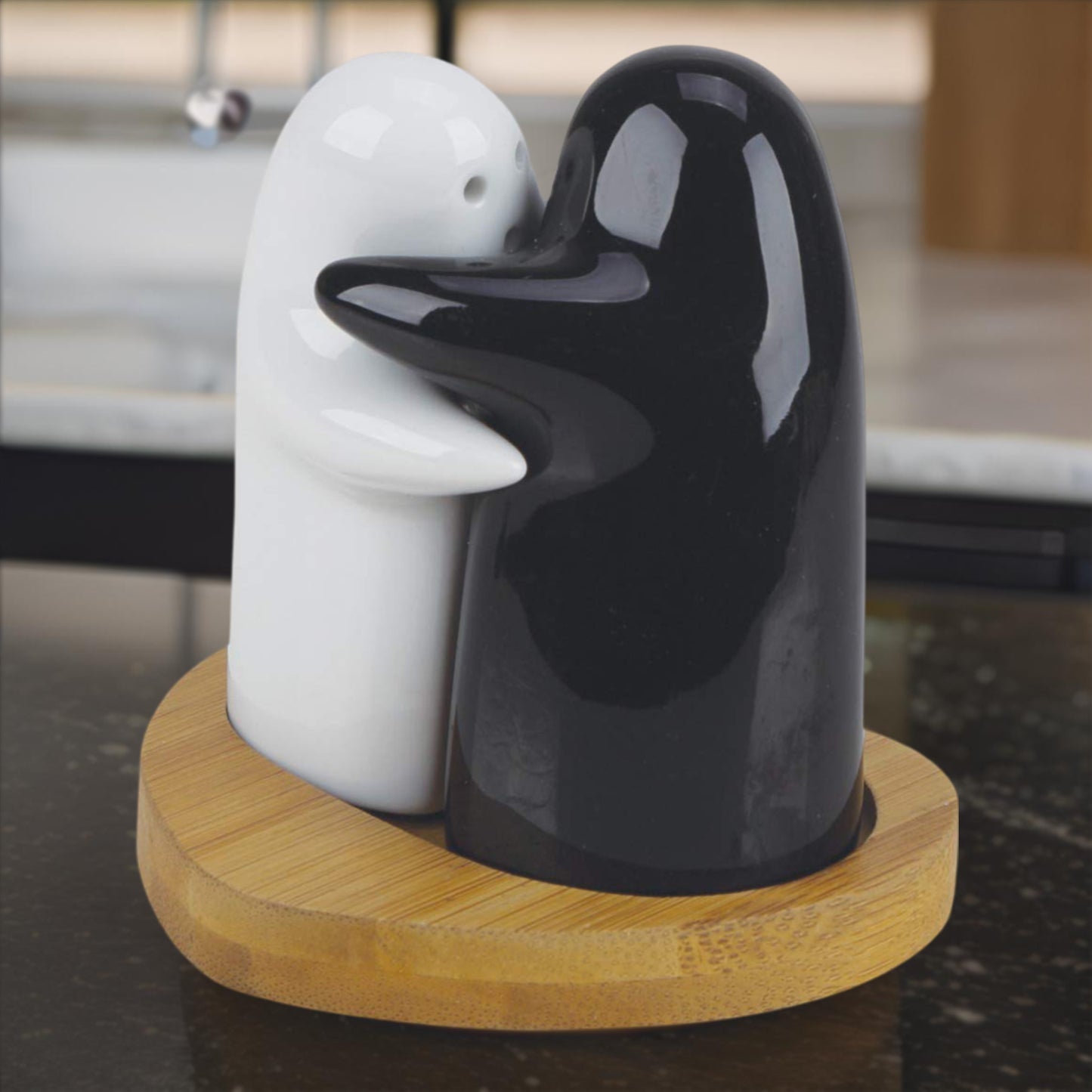 Ceramic Salt & Pepper Shaker Set – Cute Hugging Couple Design, Modern & Vintage Look (2 Pcs)