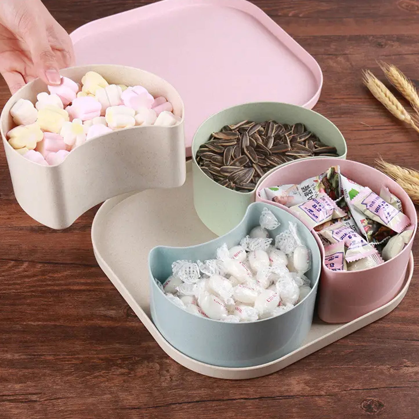 Candy Storage Box with 4 Compartments, 25 x 25 x 6 cm, Food Grade Plastic