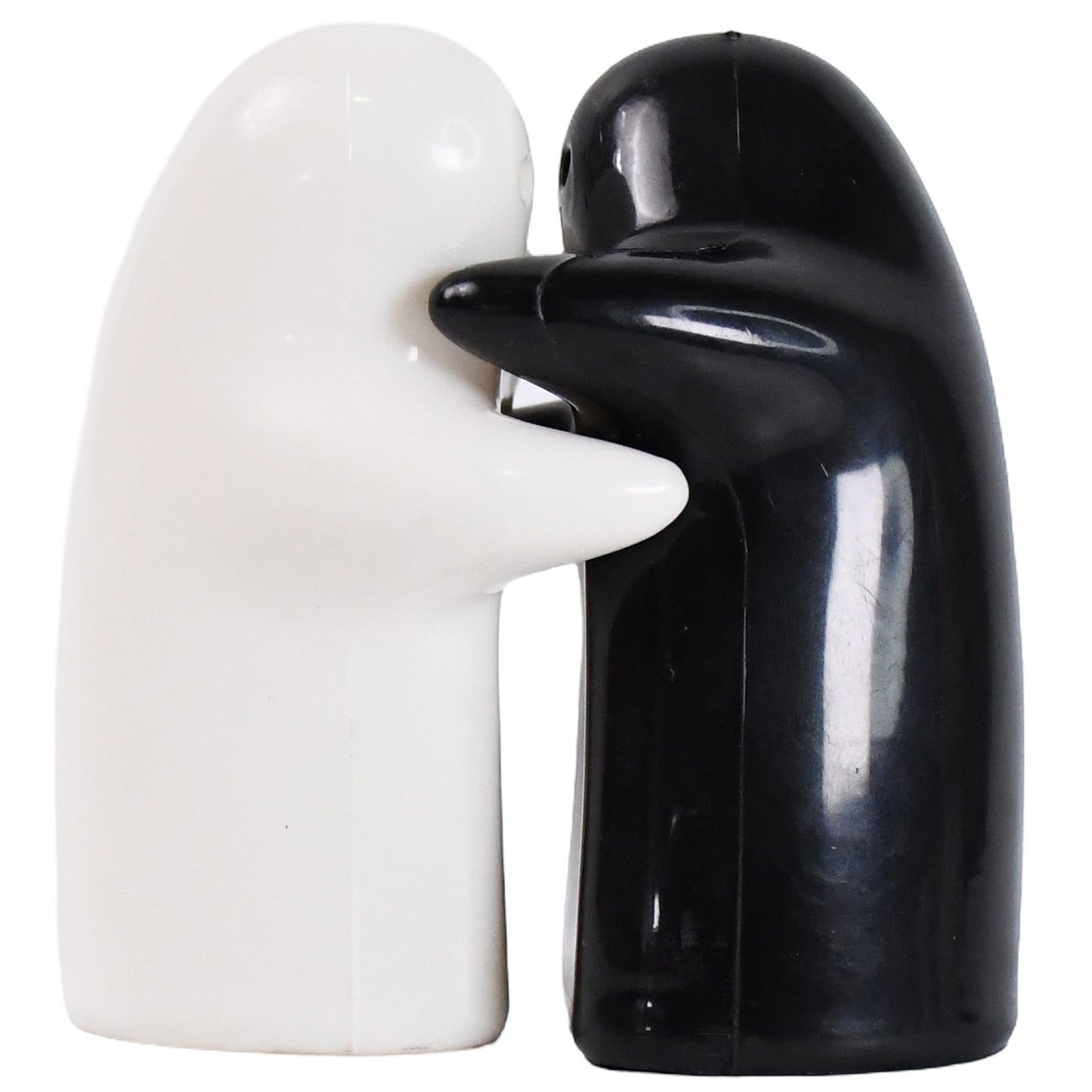 Ceramic Salt & Pepper Shaker Set – Cute Hugging Couple Design, Modern & Vintage Look (2 Pcs)